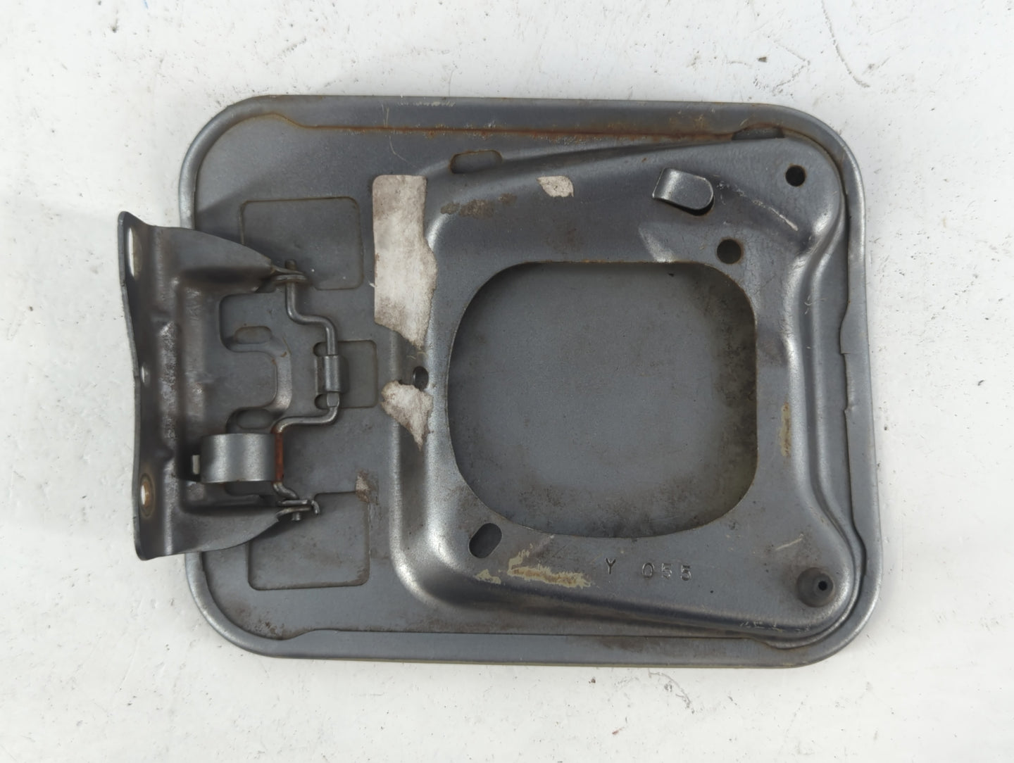 2006 Chrysler 300 Fuel Tank Door Lid Gas Tank Black - Oemusedautoparts1.com