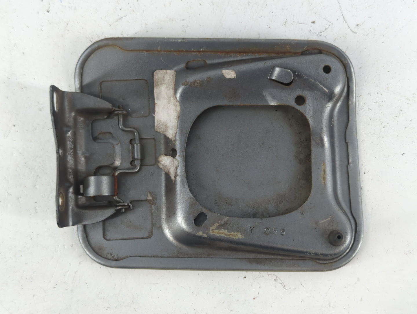 2006 Chrysler 300 Fuel Tank Door Lid Gas Tank Black - Oemusedautoparts1.com