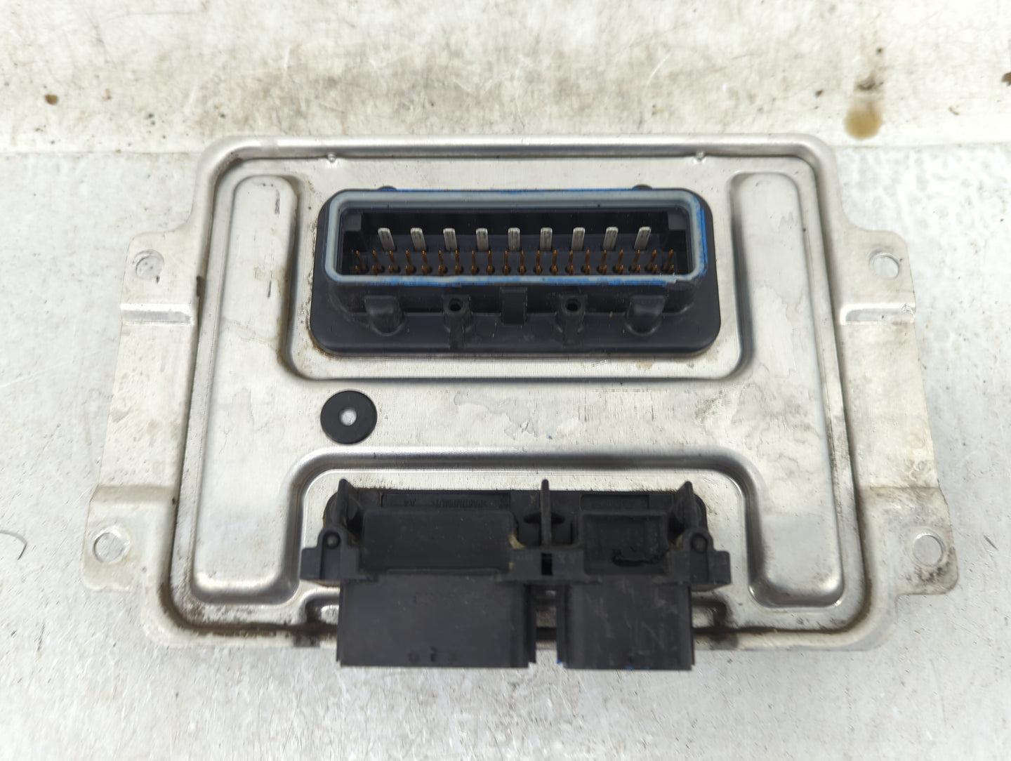 2006 Chrysler 300c PCM Engine Control Computer ECU ECM PCU OEM P/N:P04692028AG Fits OEM Used Auto Parts - Oemusedautoparts1.