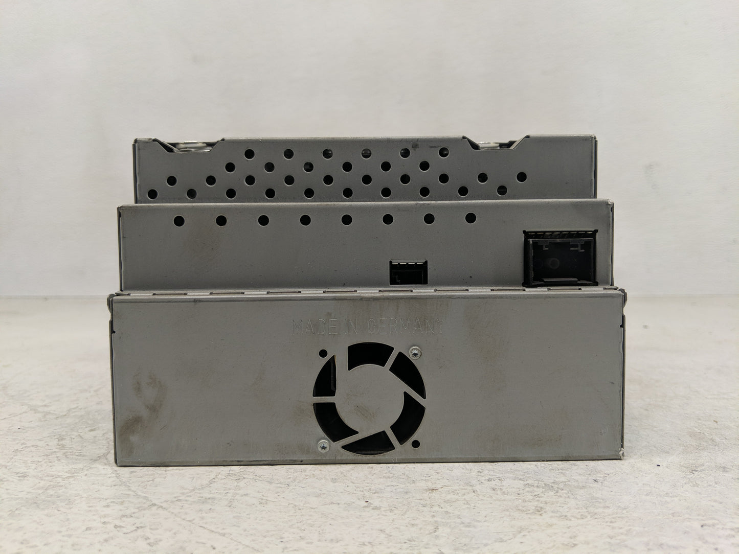 2006 Chrysler E Class Radio AM FM Cd Player Receiver Replacement P/N:211 820 30 97 Fits OEM Used Auto Parts - Oemusedautopar