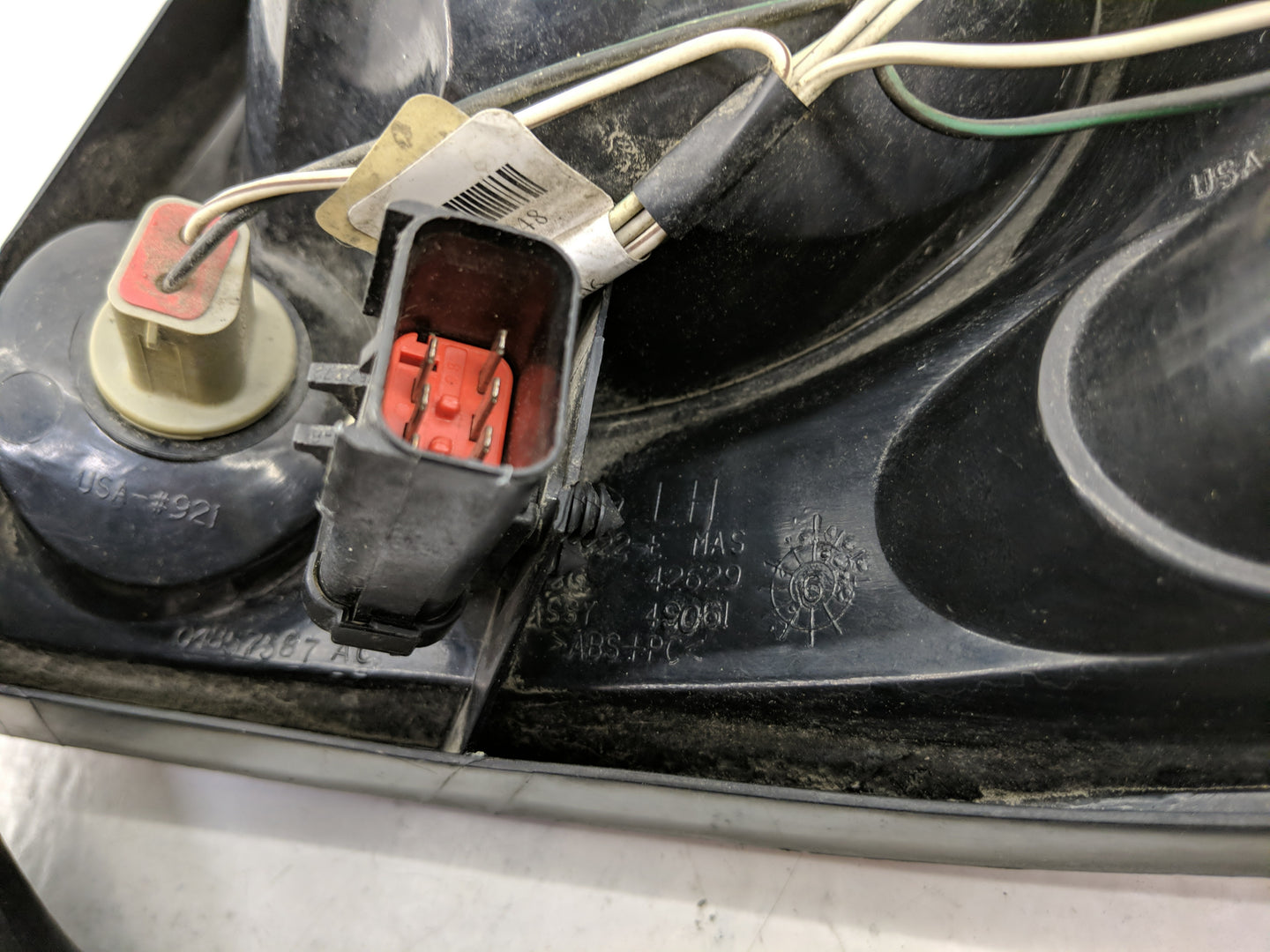 2006 Chrysler Pacifica Tail Light Assembly Driver Left OEM Fits OEM Used Auto Parts - Oemusedautoparts1.com