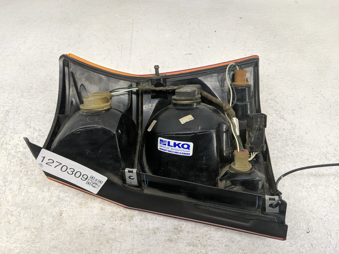 2006 Chrysler Pacifica Tail Light Assembly Driver Left OEM Fits OEM Used Auto Parts - Oemusedautoparts1.com