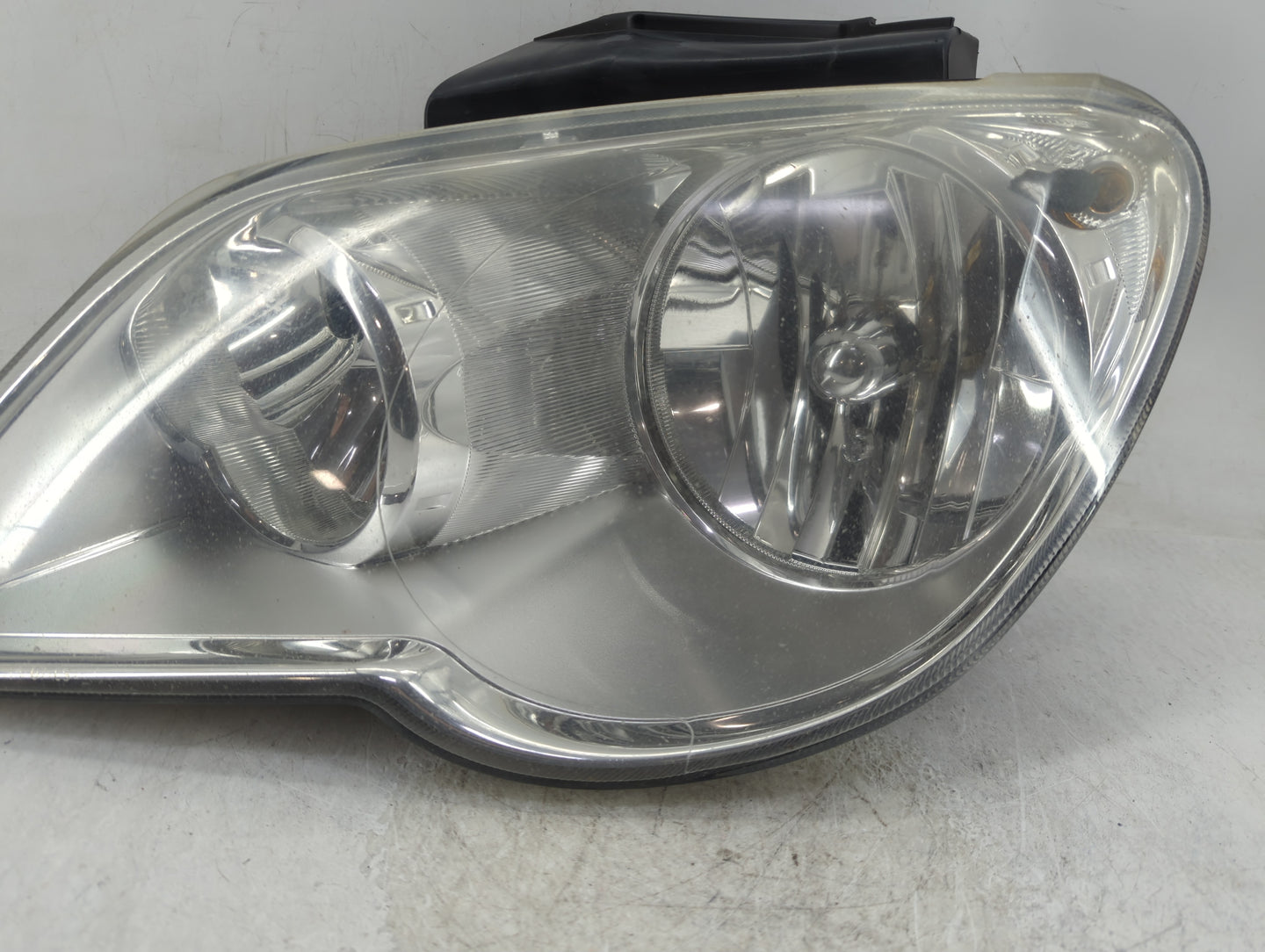 2004-2006 Chrysler Pacifica Driver Left Oem Head Light Headlight Lamp - Oemusedautoparts1.com
