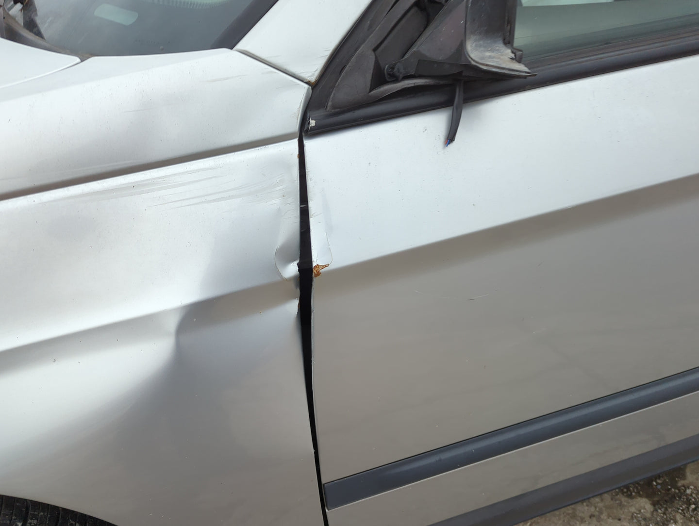 2004-2006 Chrysler Pacifica Driver Front Door Oem - Oemusedautoparts1.com