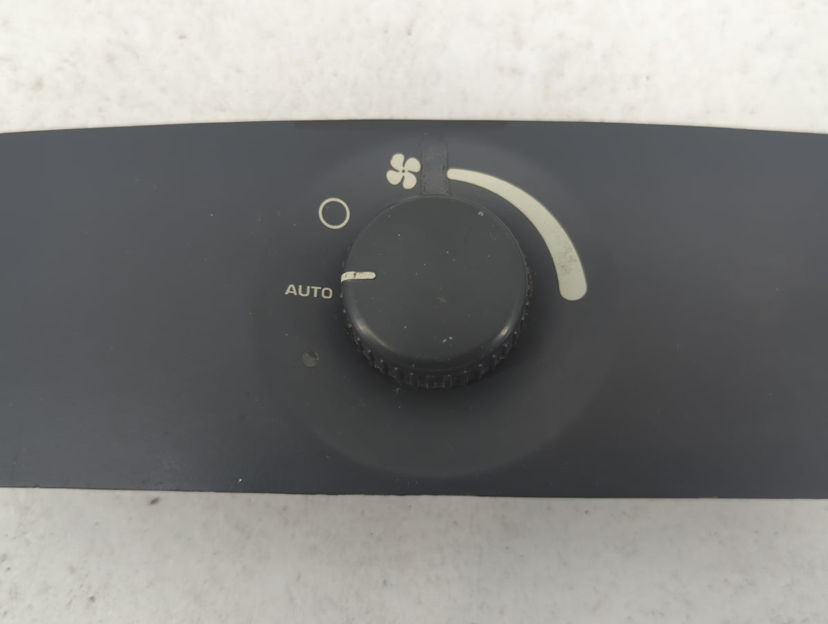 2004-2008 Chrysler Pacifica Climate Control Module Temperature AC/Heater Replacement P/N:0UB52TRMAC 0UB51TRMAC Fits OEM Used