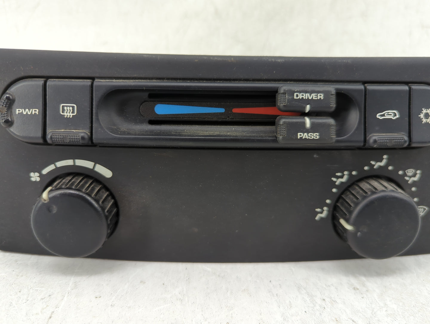 2005-2008 Chrysler Pacifica Climate Control Module Temperature AC/Heater Replacement P/N:05005460AA Fits Fits 2005 2006 2007