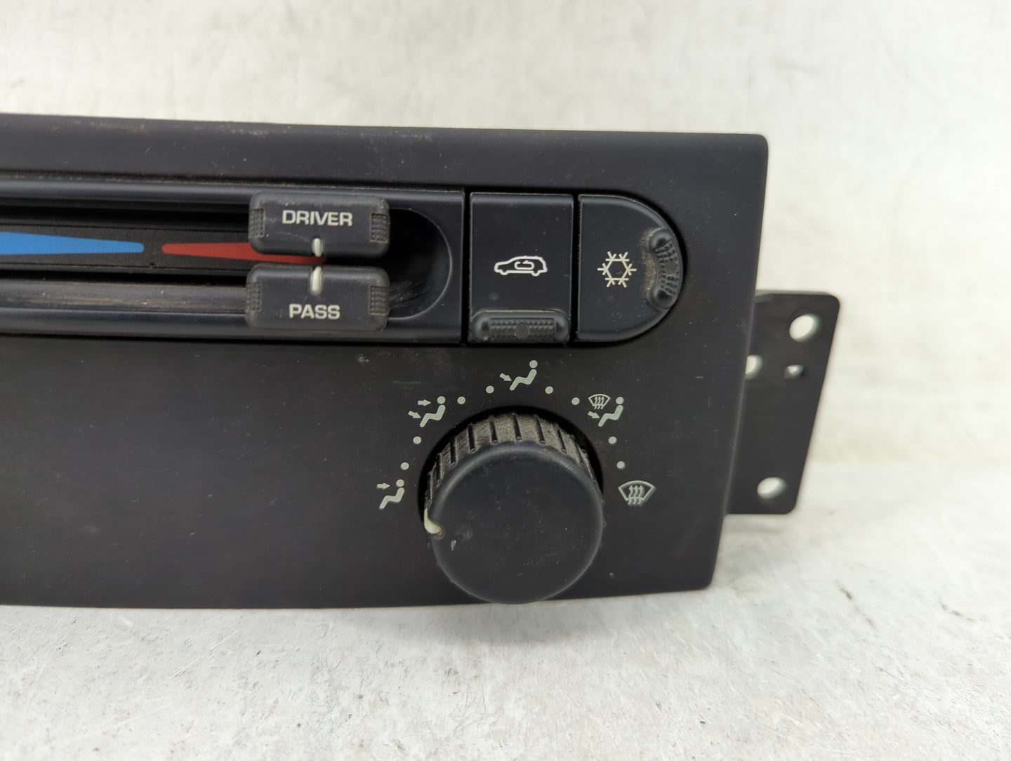 2005-2008 Chrysler Pacifica Climate Control Module Temperature AC/Heater Replacement P/N:05005460AA Fits Fits 2005 2006 2007