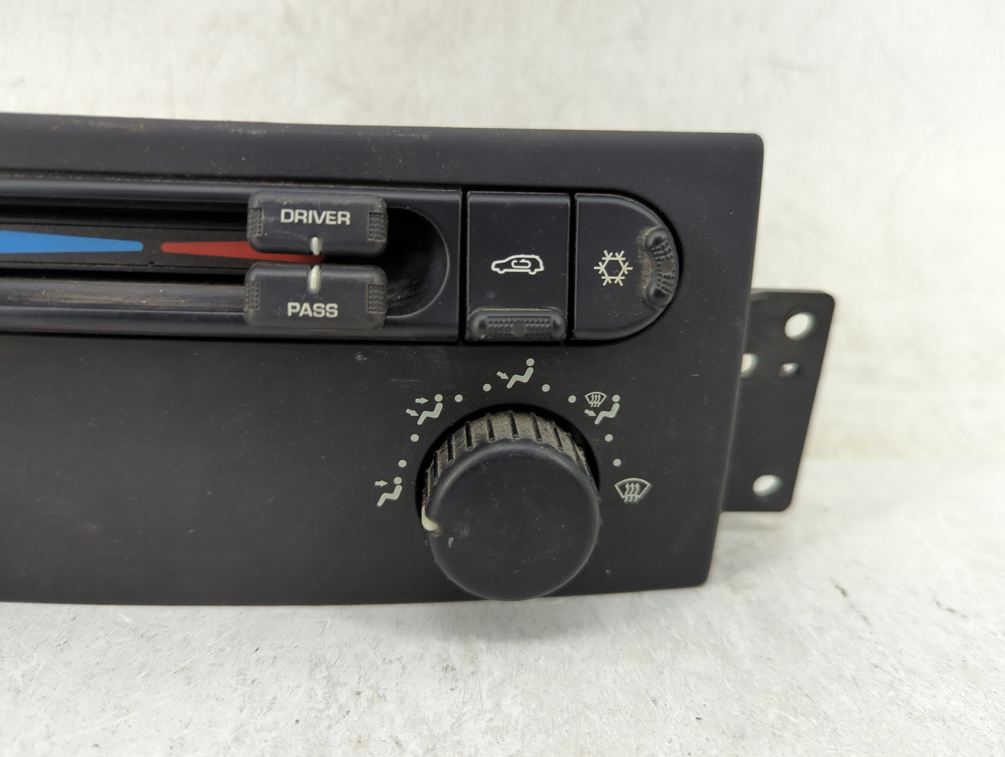 2005-2008 Chrysler Pacifica Climate Control Module Temperature AC/Heater Replacement P/N:05005460AA Fits Fits 2005 2006 2007