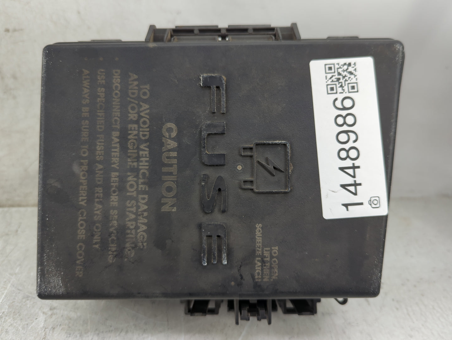2004-2006 Chrysler Pacifica Fusebox Fuse Box Panel Relay Module P/N:05082790AH Fits Fits 2004 2005 2006 OEM Used Auto Parts 