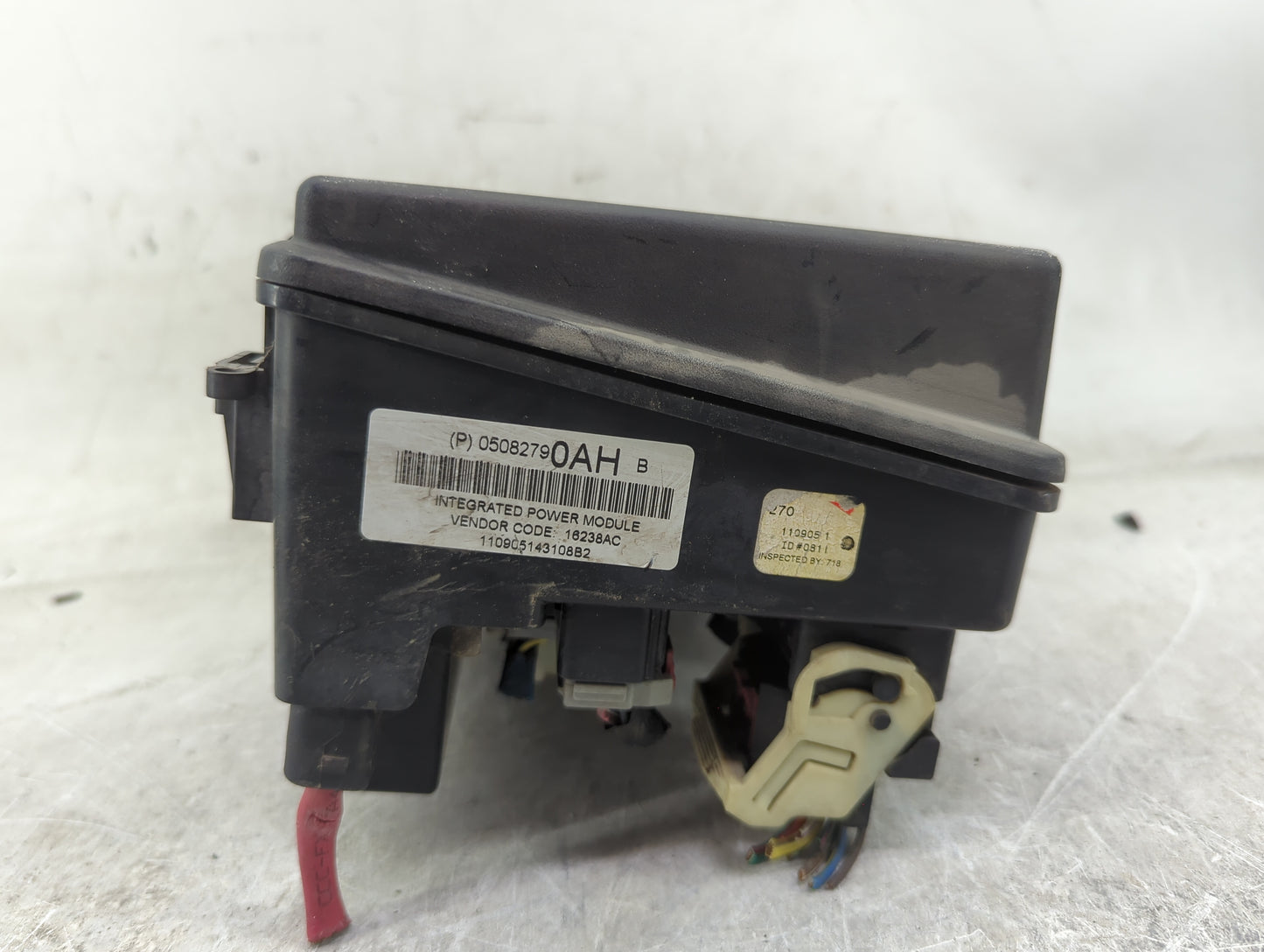 2004-2006 Chrysler Pacifica Fusebox Fuse Box Panel Relay Module P/N:05082790AH Fits Fits 2004 2005 2006 OEM Used Auto Parts 