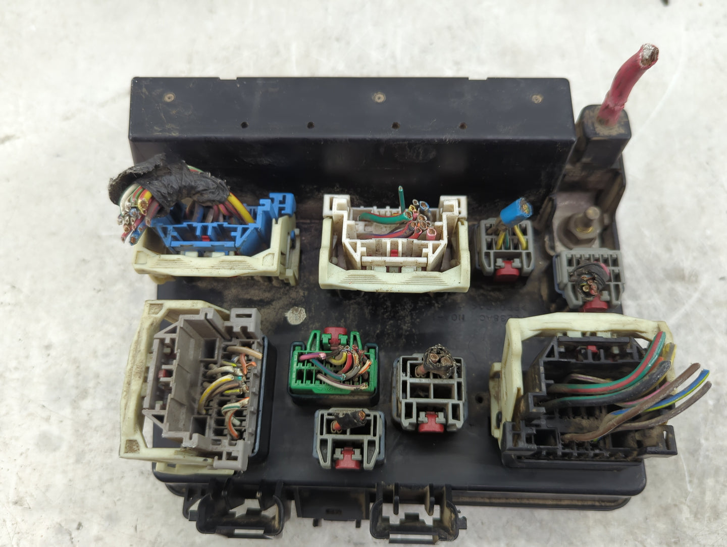 2004-2006 Chrysler Pacifica Fusebox Fuse Box Panel Relay Module P/N:05082790AH Fits Fits 2004 2005 2006 OEM Used Auto Parts 