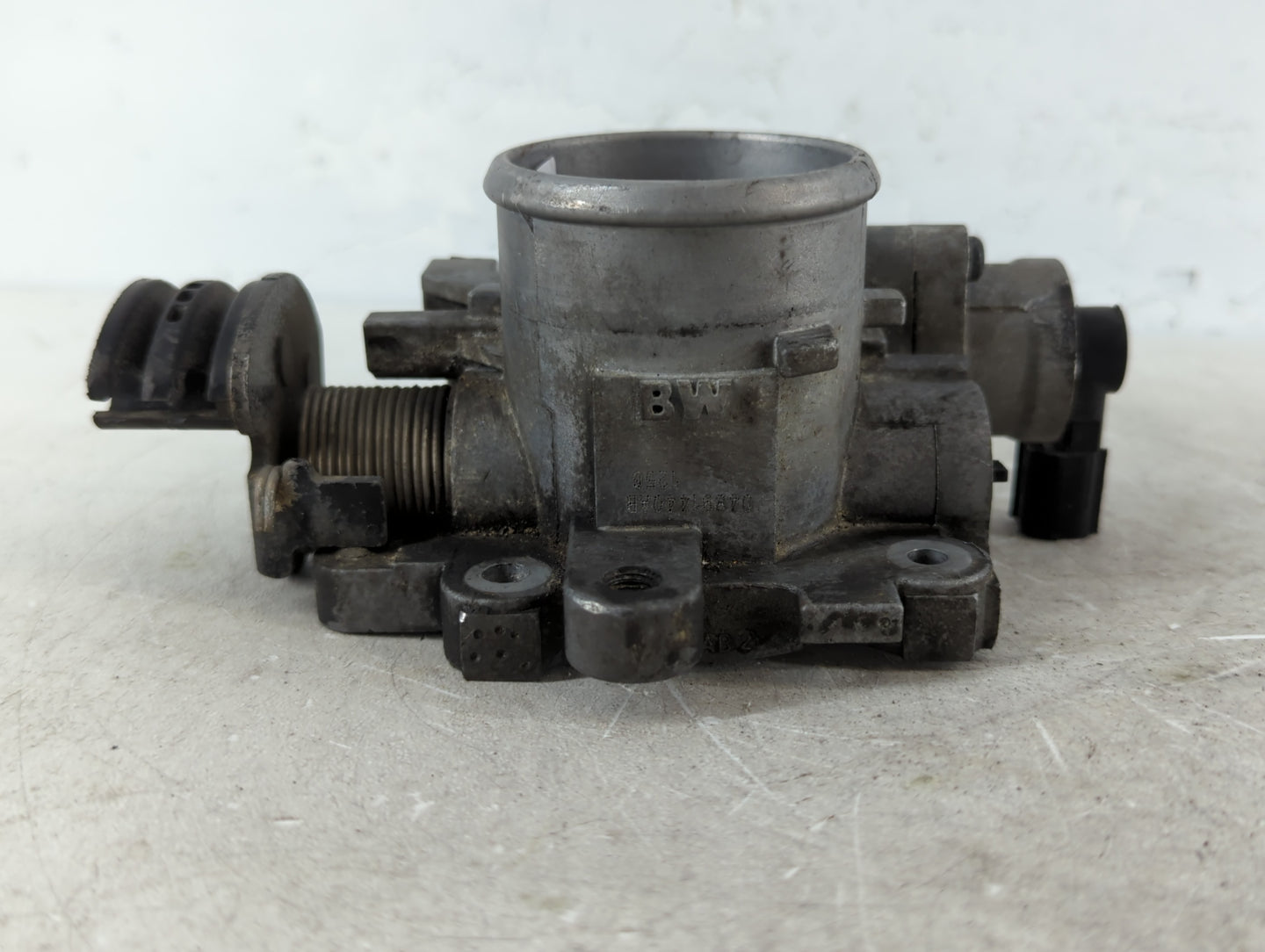 2004-2010 Chrysler Pt Cruiser Throttle Body P/N:04891440AB Fits Fits 2004 2005 2006 2007 2008 2009 2010 OEM Used Auto Parts 