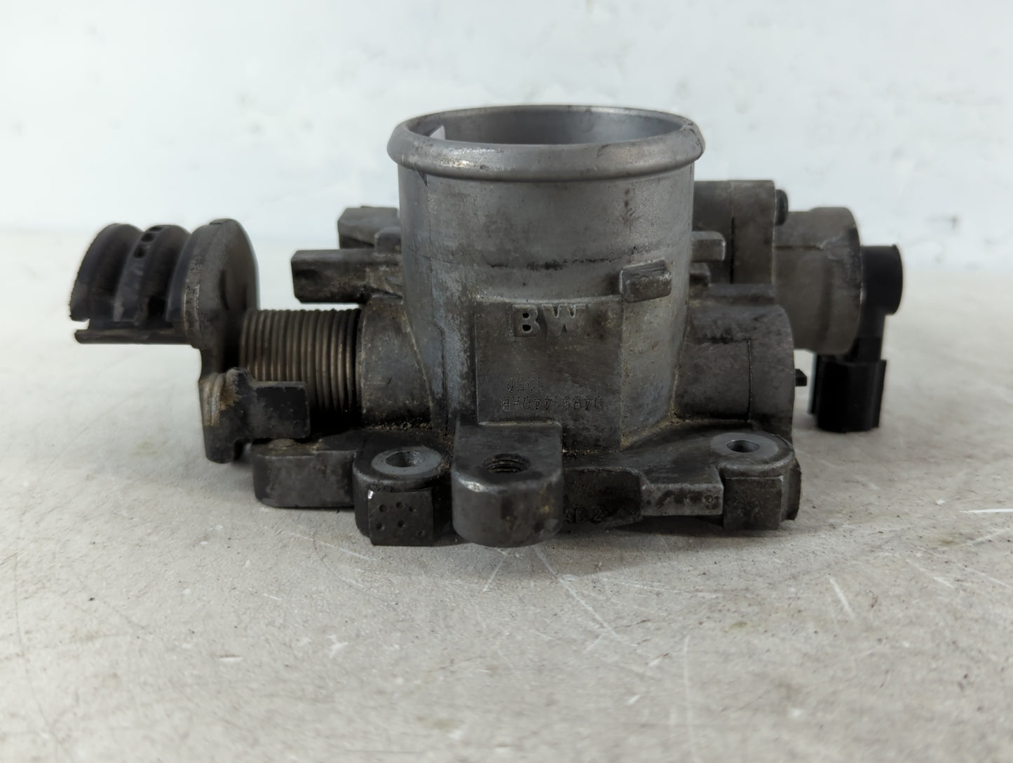 2004-2010 Chrysler Pt Cruiser Throttle Body P/N:04891440AB Fits Fits 2004 2005 2006 2007 2008 2009 2010 OEM Used Auto Parts 