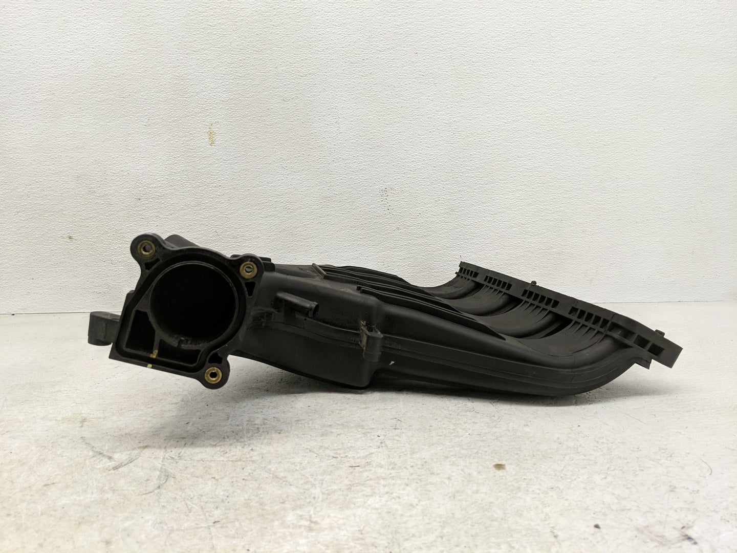 2005-2010 Chrysler Pt Cruiser Air Intake Manifold P/N:04884557AB Fits Fits 2005 2006 2007 2008 2009 2010 OEM Used Auto Parts