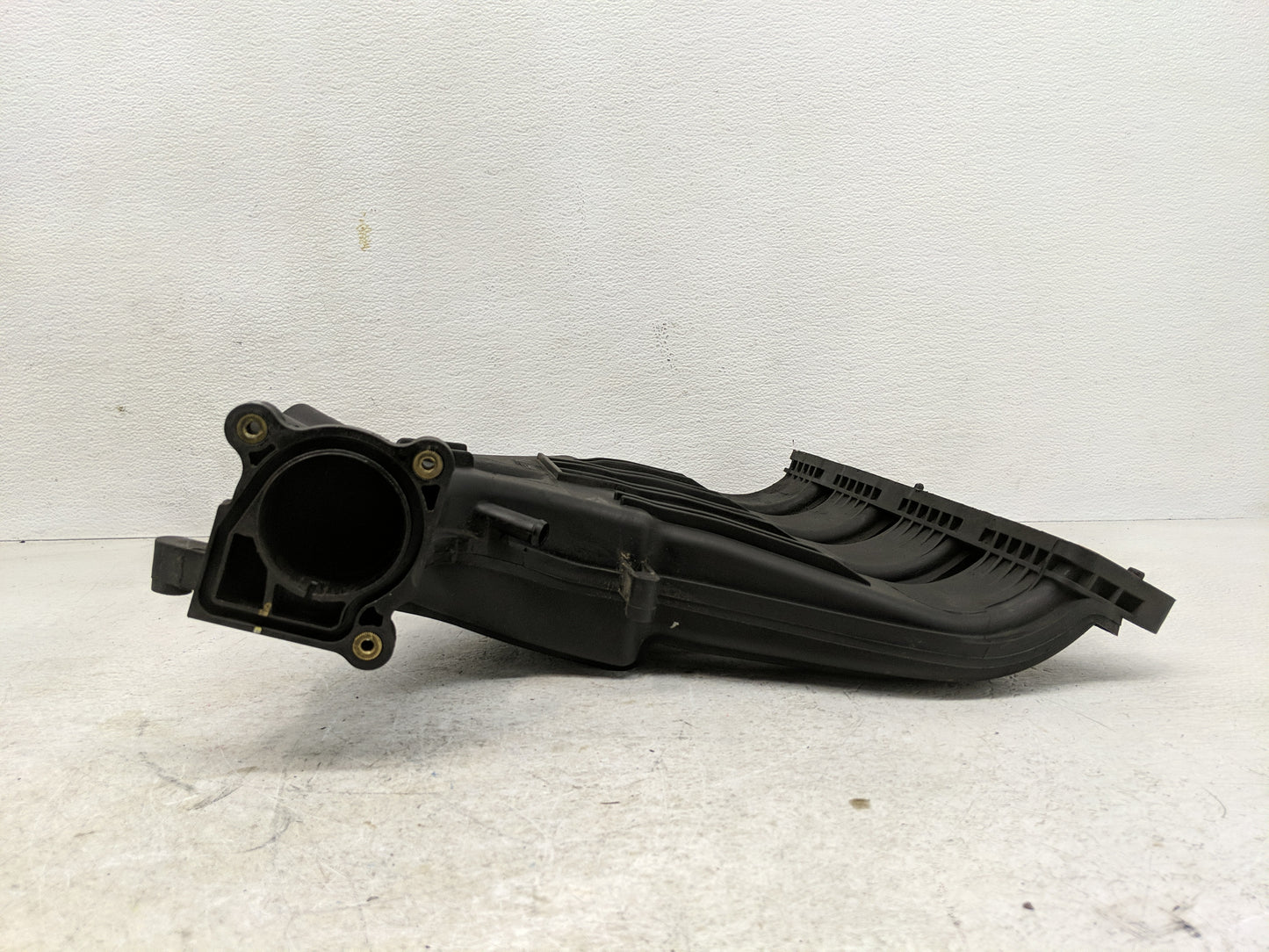 2005-2010 Chrysler Pt Cruiser Air Intake Manifold P/N:04884557AB Fits Fits 2005 2006 2007 2008 2009 2010 OEM Used Auto Parts