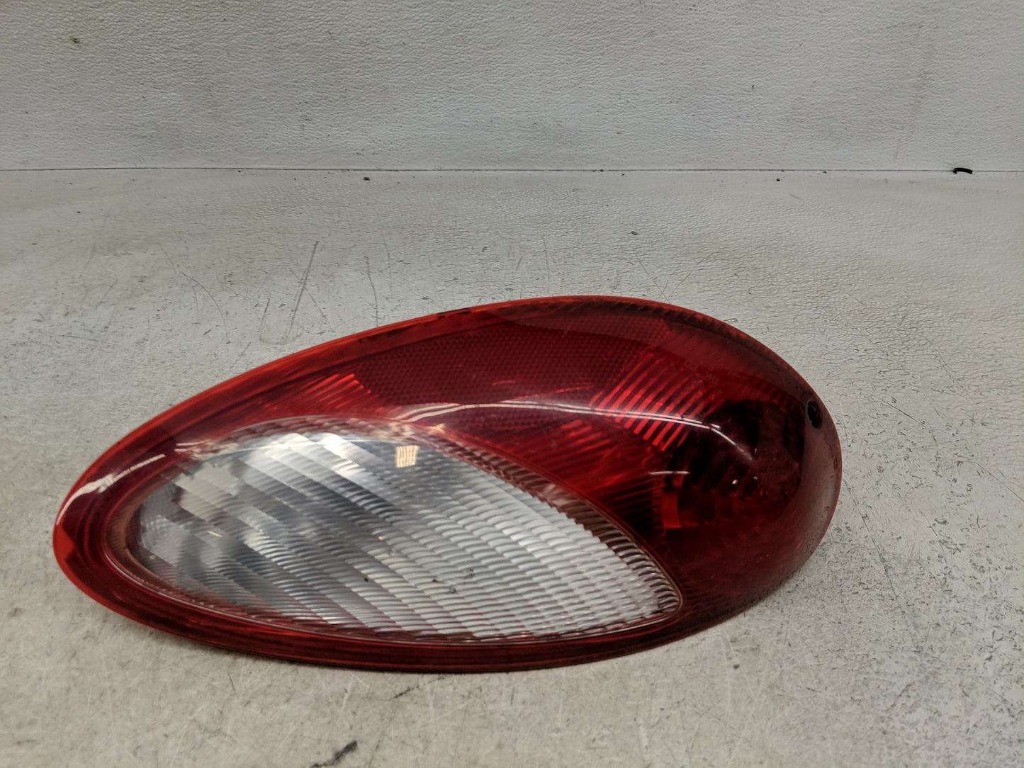 2006-2010 Chrysler Pt Cruiser Tail Light Assembly Passenger Right OEM P/N:223010-02 Fits Fits 2006 2007 2008 2009 2010 OEM U