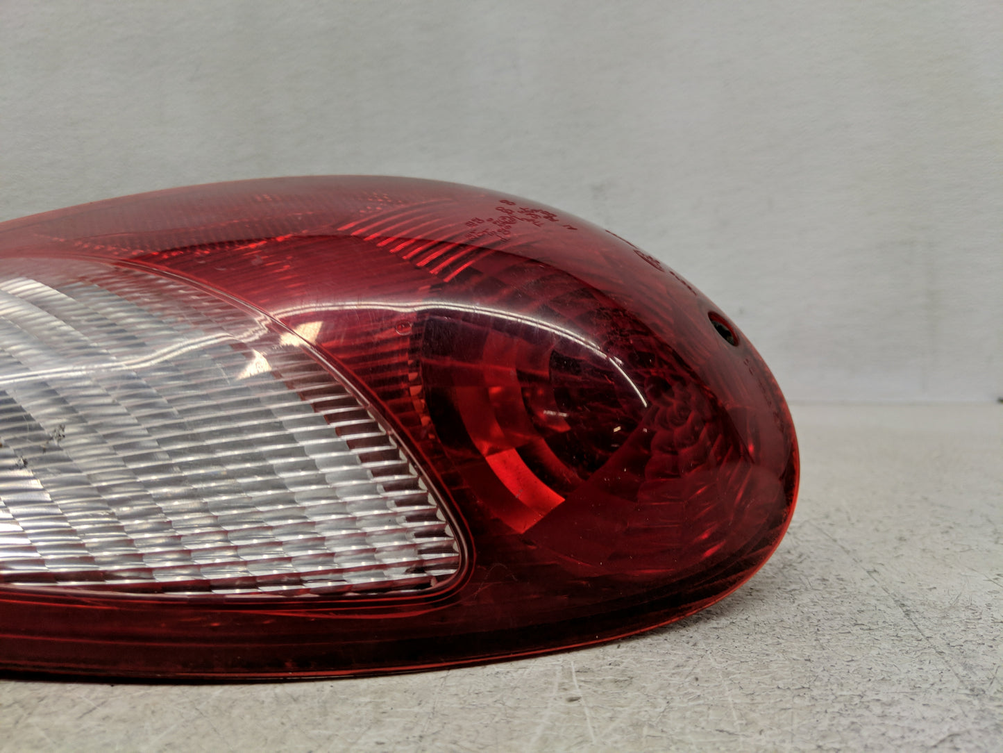 2006-2010 Chrysler Pt Cruiser Tail Light Assembly Passenger Right OEM P/N:223010-02 Fits Fits 2006 2007 2008 2009 2010 OEM U