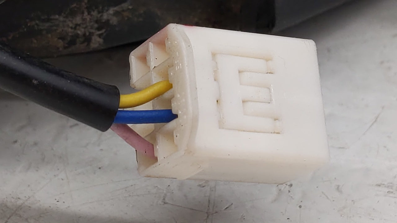 2006 Chrysler Pt Cruiser Side Mirror Replacement Passenger Right View Door Mirror Fits OEM Used Auto Parts - Oemusedautopart