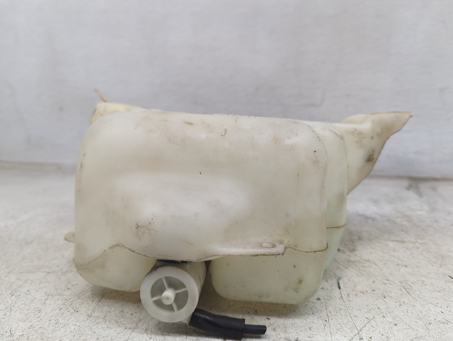 2001-2006 Chrysler Sebring Windshield Washer Fluid Reservoir Bottle 1482279 - Oemusedautoparts1.com