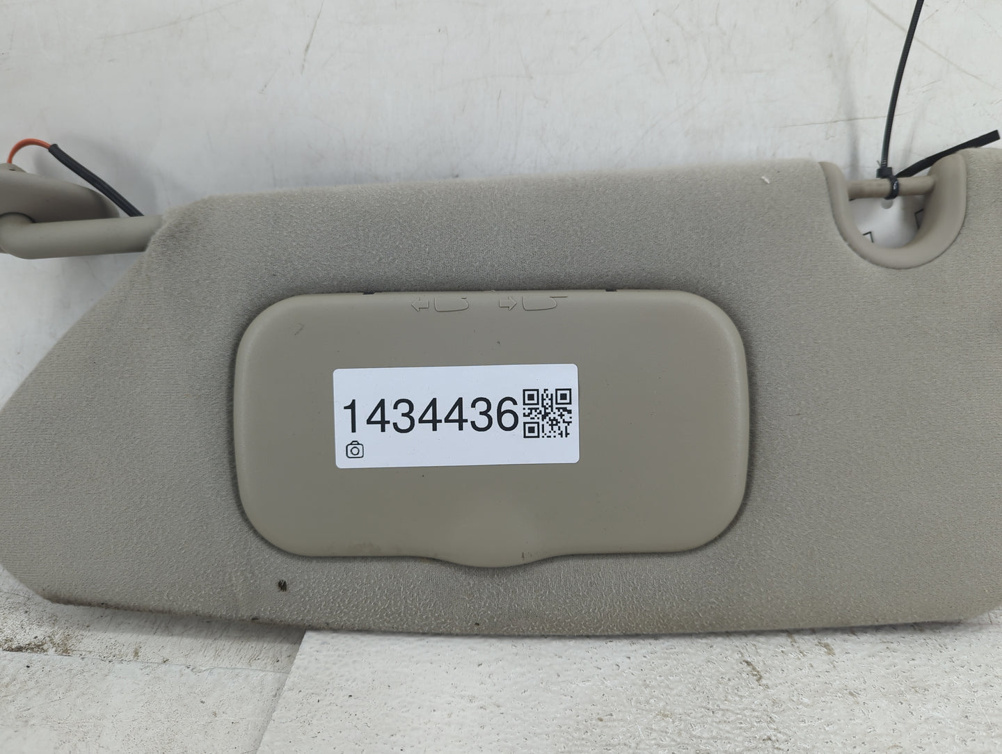 2006 Chrysler Town and Country Sun Visor Shade Replacement Driver Left Mirror Fits Fits 2007 OEM Used Auto Parts - Oemusedau