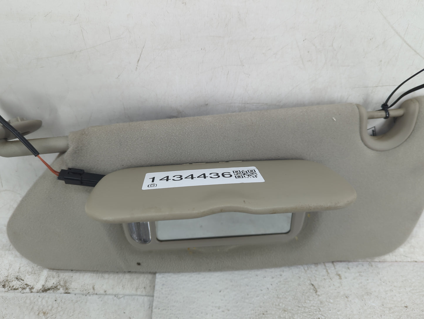 2006 Chrysler Town and Country Sun Visor Shade Replacement Driver Left Mirror Fits Fits 2007 OEM Used Auto Parts - Oemusedau