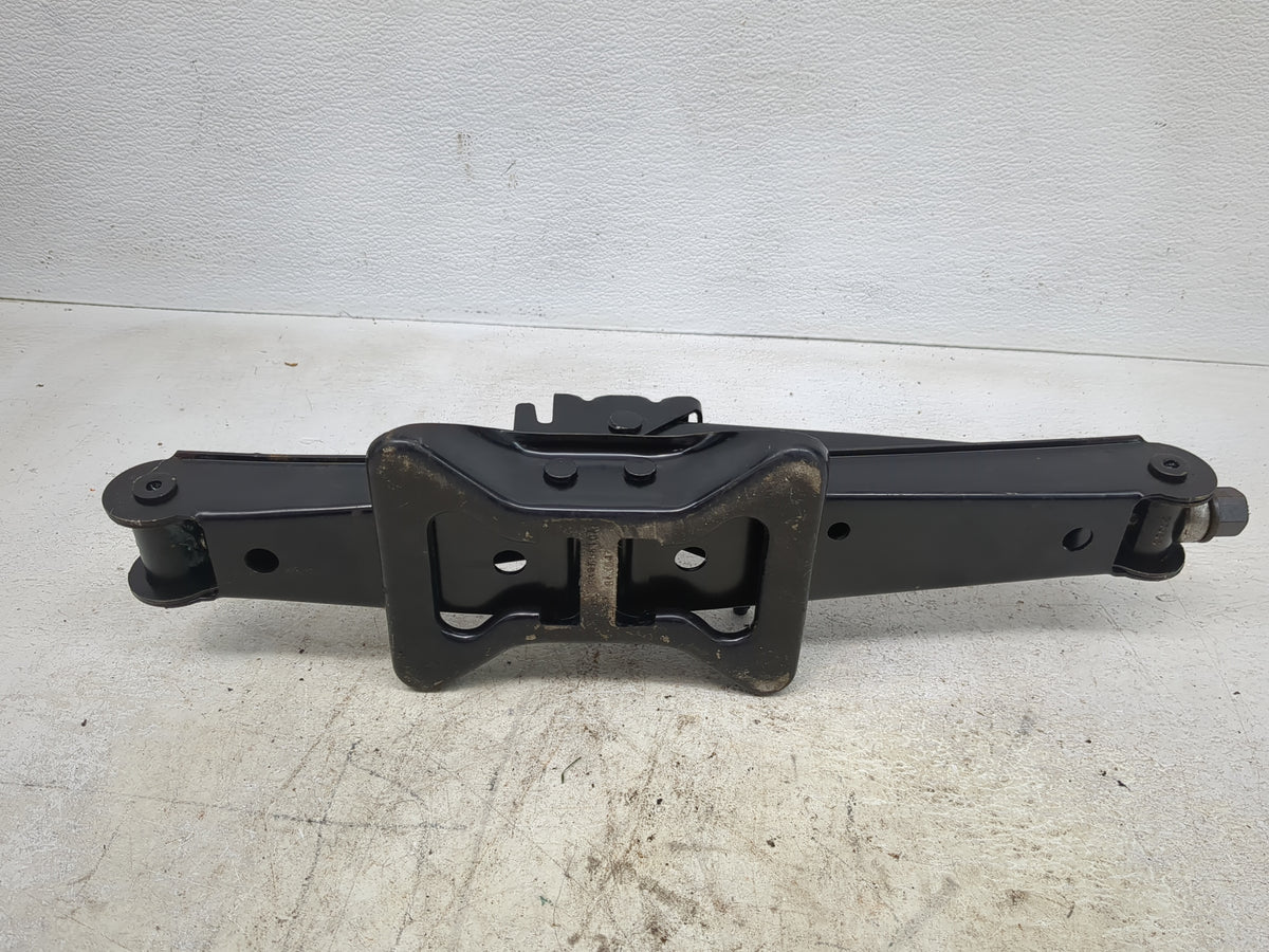 2006 Chrysler Town And Country Spare Scissor Car Jack - Oemusedautoparts1.com