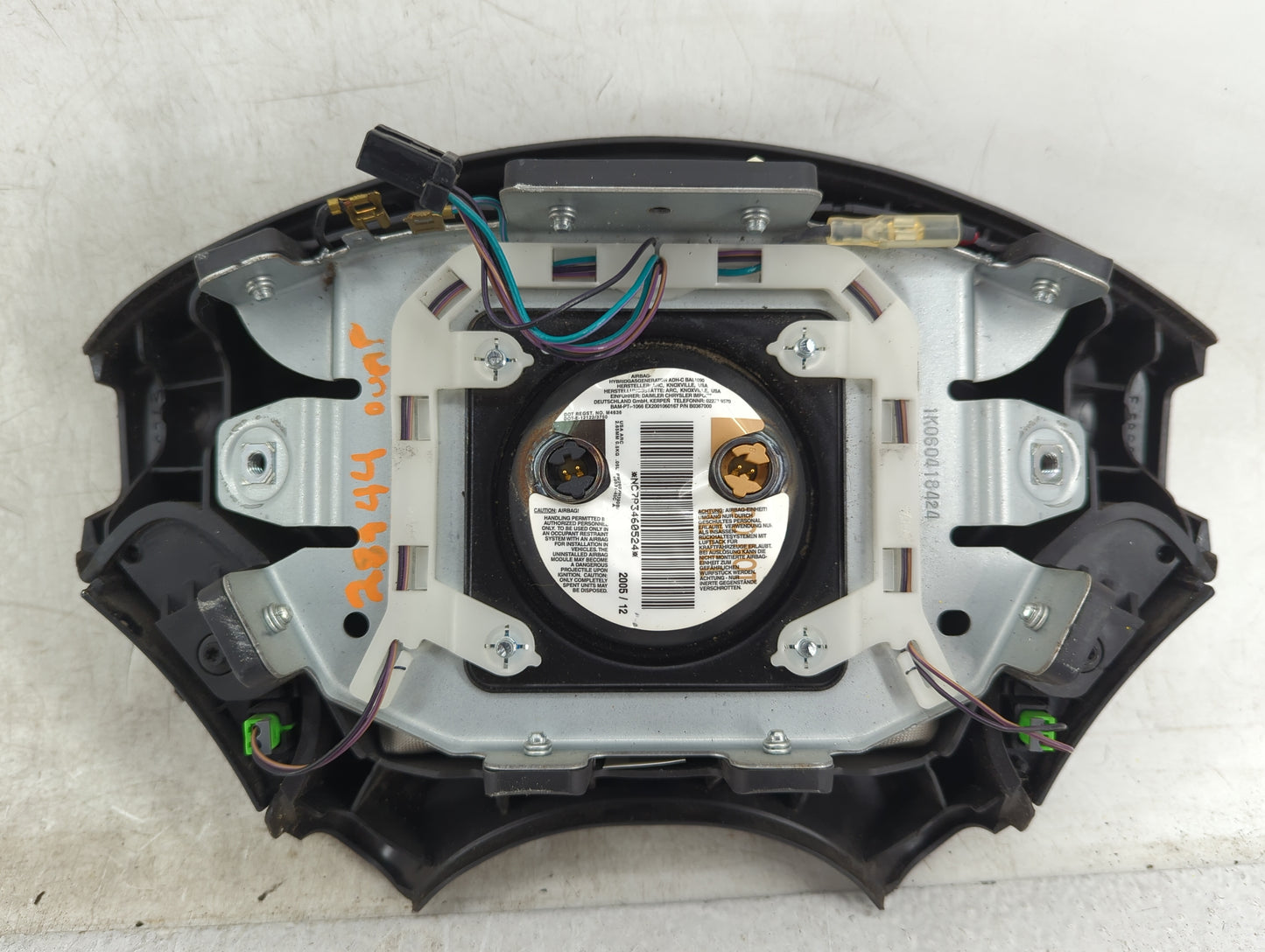 2006 Chrysler Town & Country Air Bag Driver Left Steering Wheel Mounted - Oemusedautoparts1.com