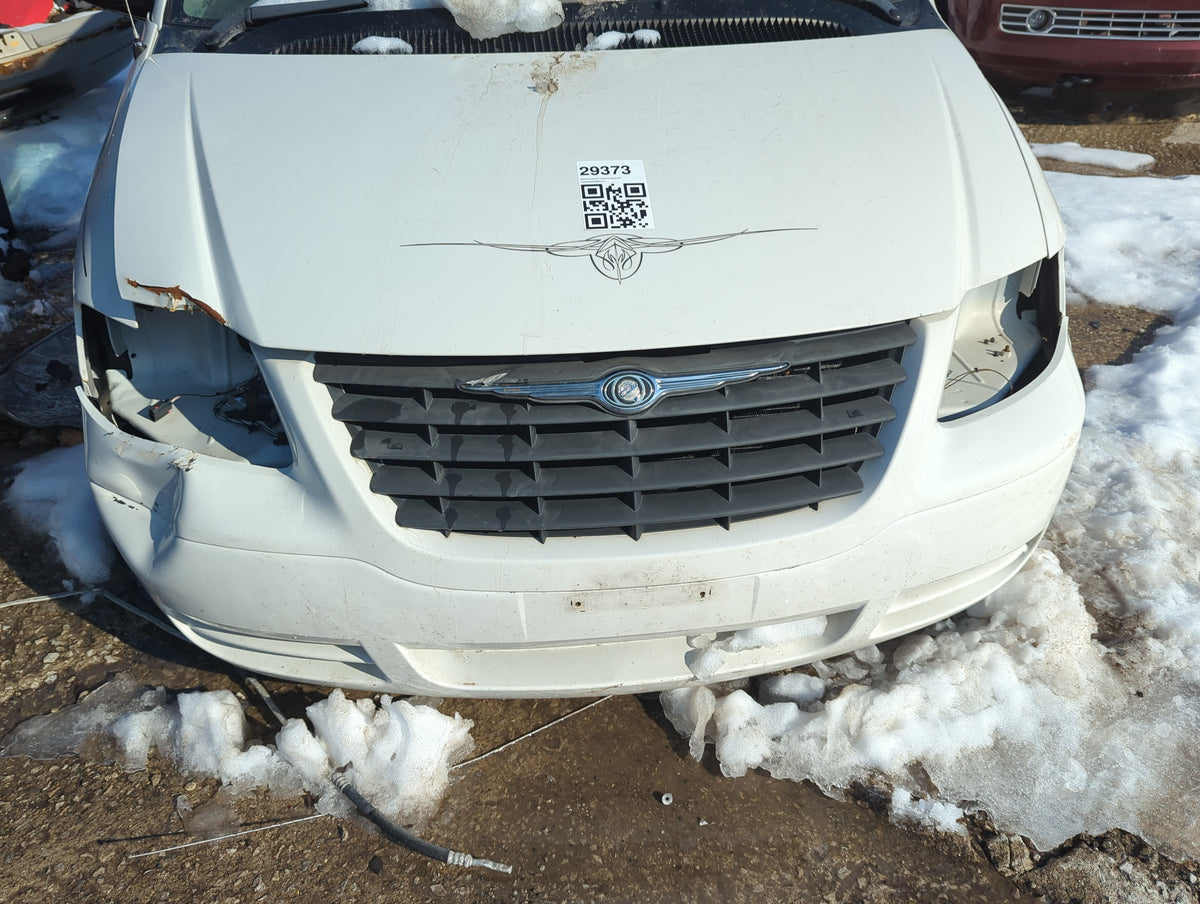 2005-2007 Chrysler Town & Country Front Grille Bumper Not Included - Oemusedautoparts1.com