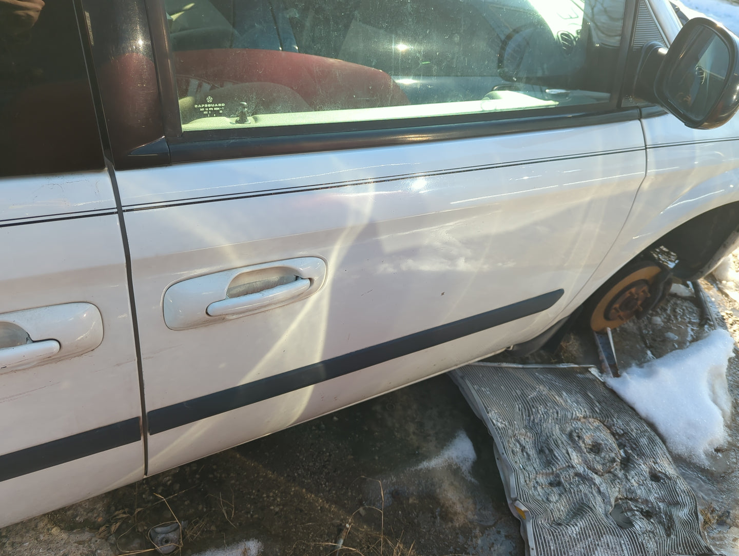 2004-2007 Chrysler Town & Country Passenger Front Door Oem - Oemusedautoparts1.com