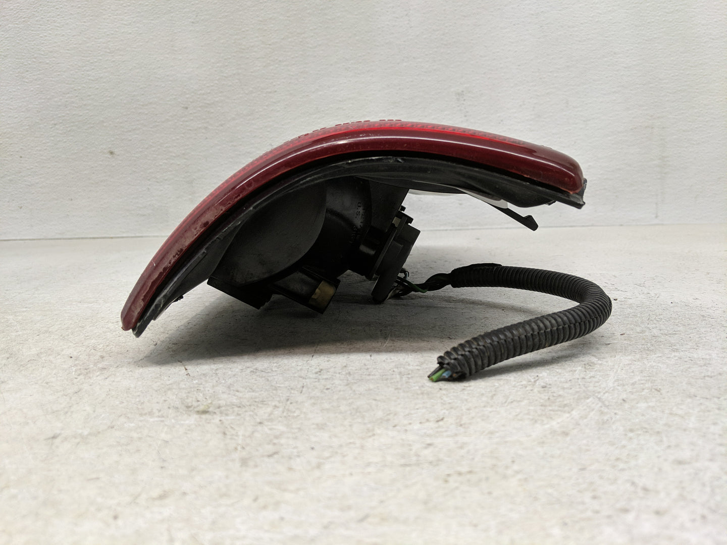2004-2007 Chrysler Town & Country Tail Light Assembly Passenger Right OEM P/N:16525376 Fits Fits 2004 2005 2006 2007 OEM Use