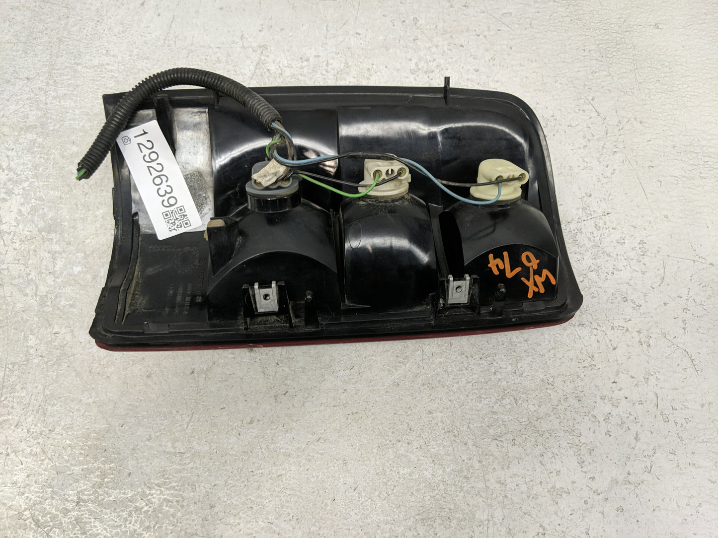 2004-2007 Chrysler Town & Country Tail Light Assembly Passenger Right OEM P/N:16525376 Fits Fits 2004 2005 2006 2007 OEM Use