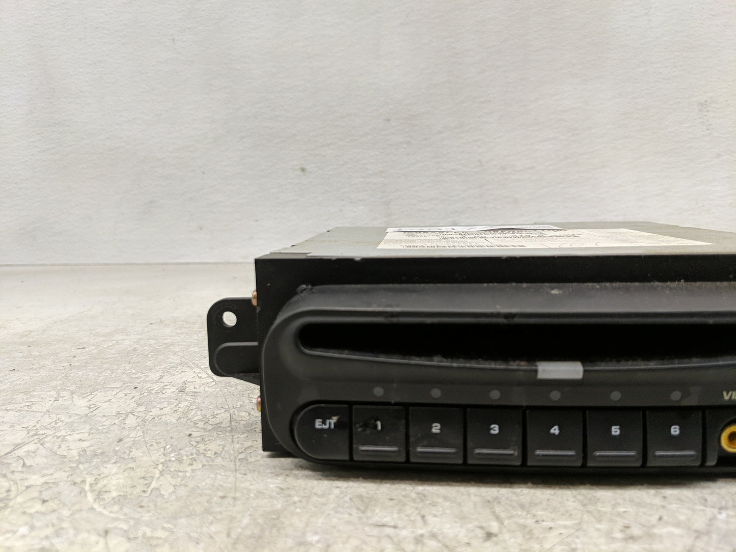 2006 Chrysler Town & Country Radio AM FM Cd Player Receiver Replacement P/N:05094033AC Fits OEM Used Auto Parts - Oemusedaut