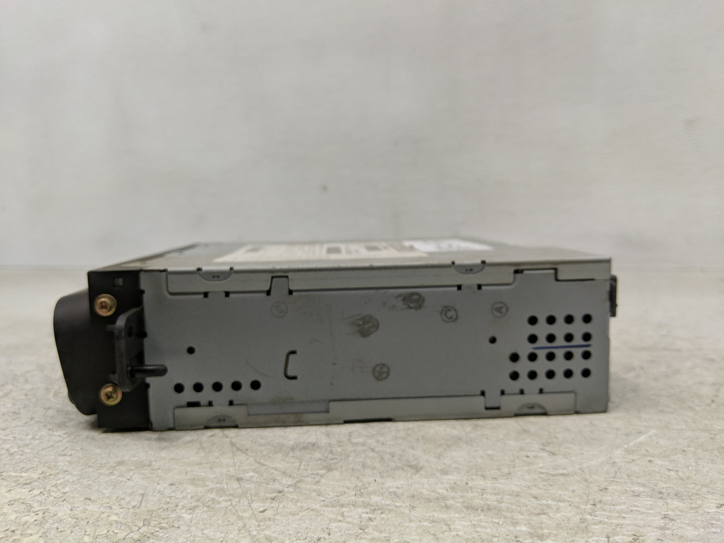 2006 Chrysler Town & Country Radio AM FM Cd Player Receiver Replacement P/N:05094033AC Fits OEM Used Auto Parts - Oemusedaut