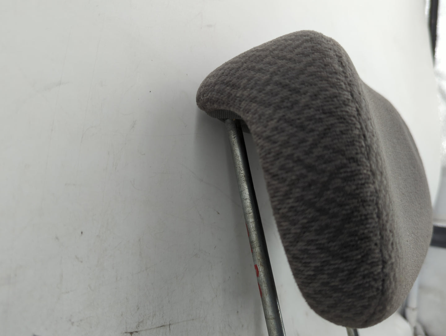 2005-2007 Chrysler Town & Country Headrest Head Rest Front Driver Seat - Oemusedautoparts1.com
