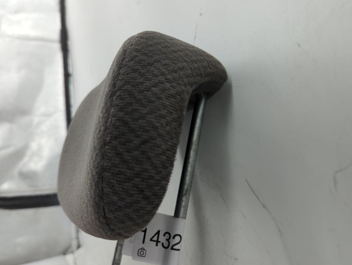 2005-2007 Chrysler Town & Country Headrest Head Rest Front Driver Seat - Oemusedautoparts1.com