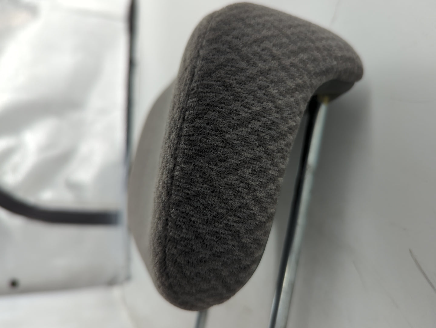 2005-2007 Chrysler Town & Country Headrest Head Rest Front Driver Seat - Oemusedautoparts1.com