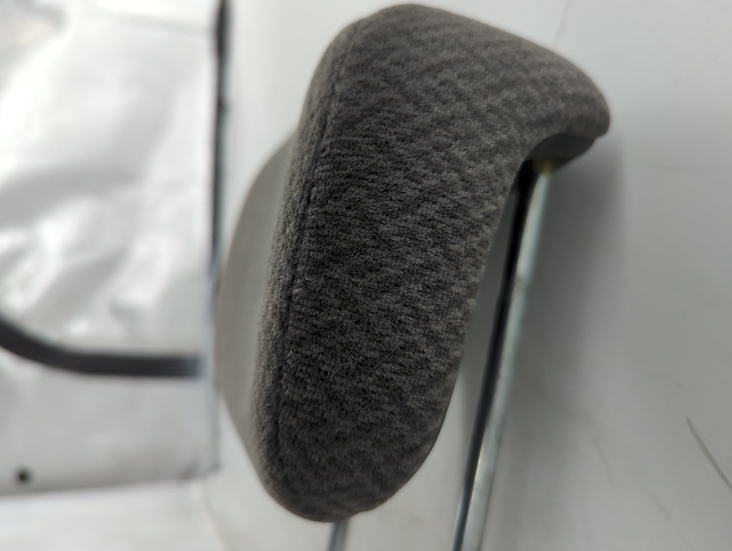 2005-2007 Chrysler Town & Country Headrest Head Rest Front Driver Seat - Oemusedautoparts1.com