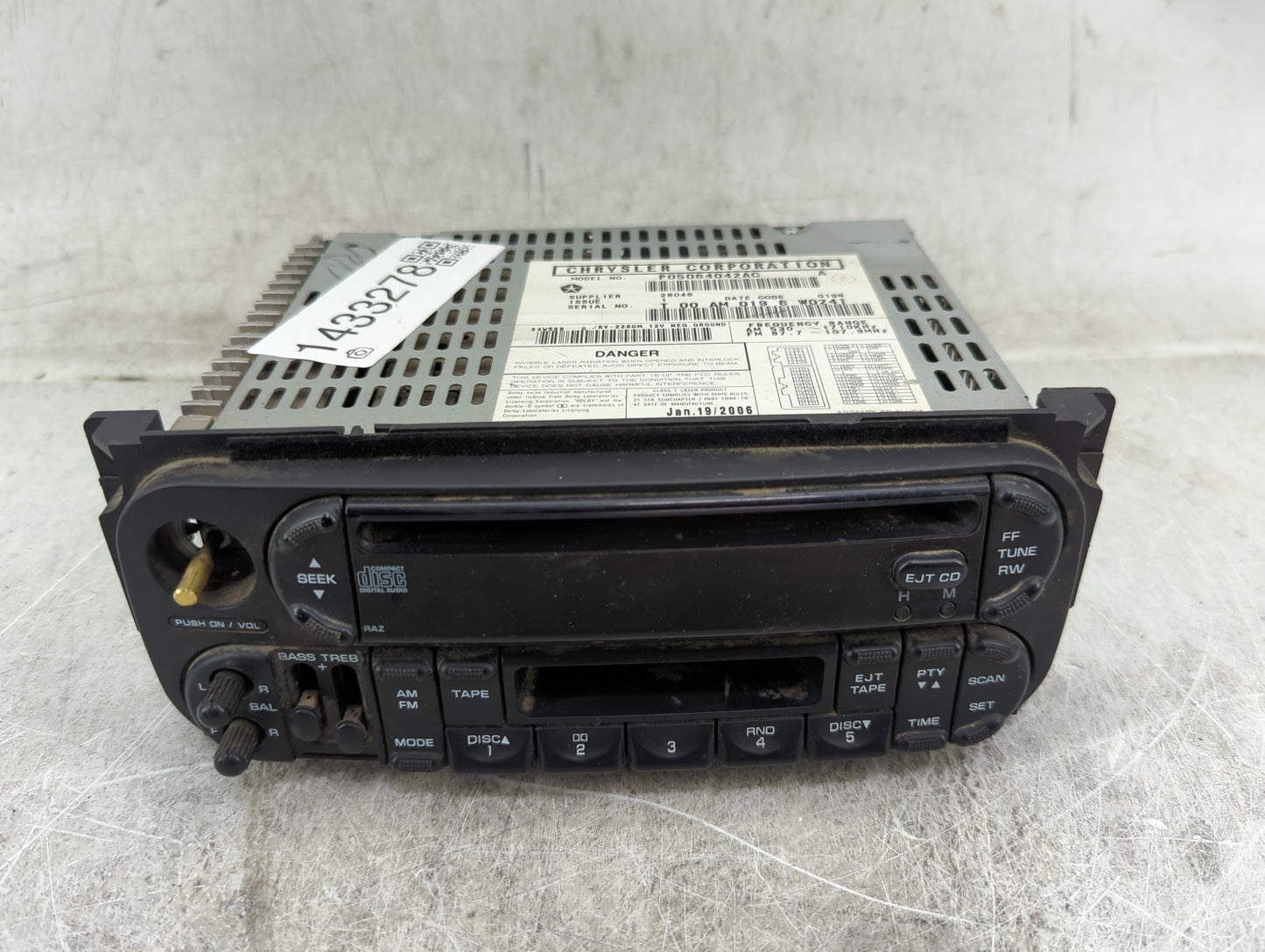 2002-2007 Chrysler Town & Country Radio AM FM Cd Player Receiver Replacement P/N:P05064042AC Fits OEM Used Auto Parts - Oemu