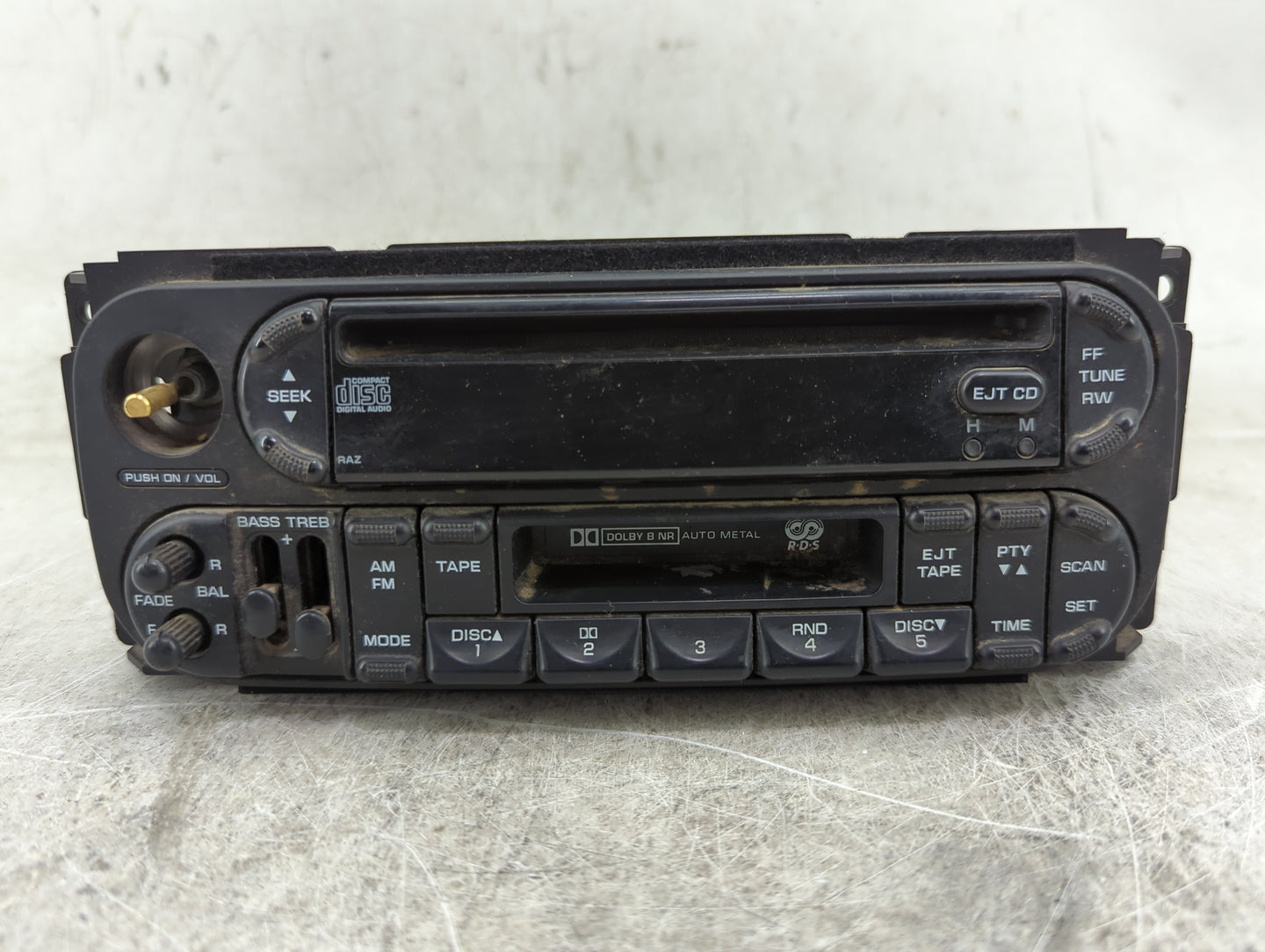 2002-2007 Chrysler Town & Country Radio AM FM Cd Player Receiver Replacement P/N:P05064042AC Fits OEM Used Auto Parts - Oemu