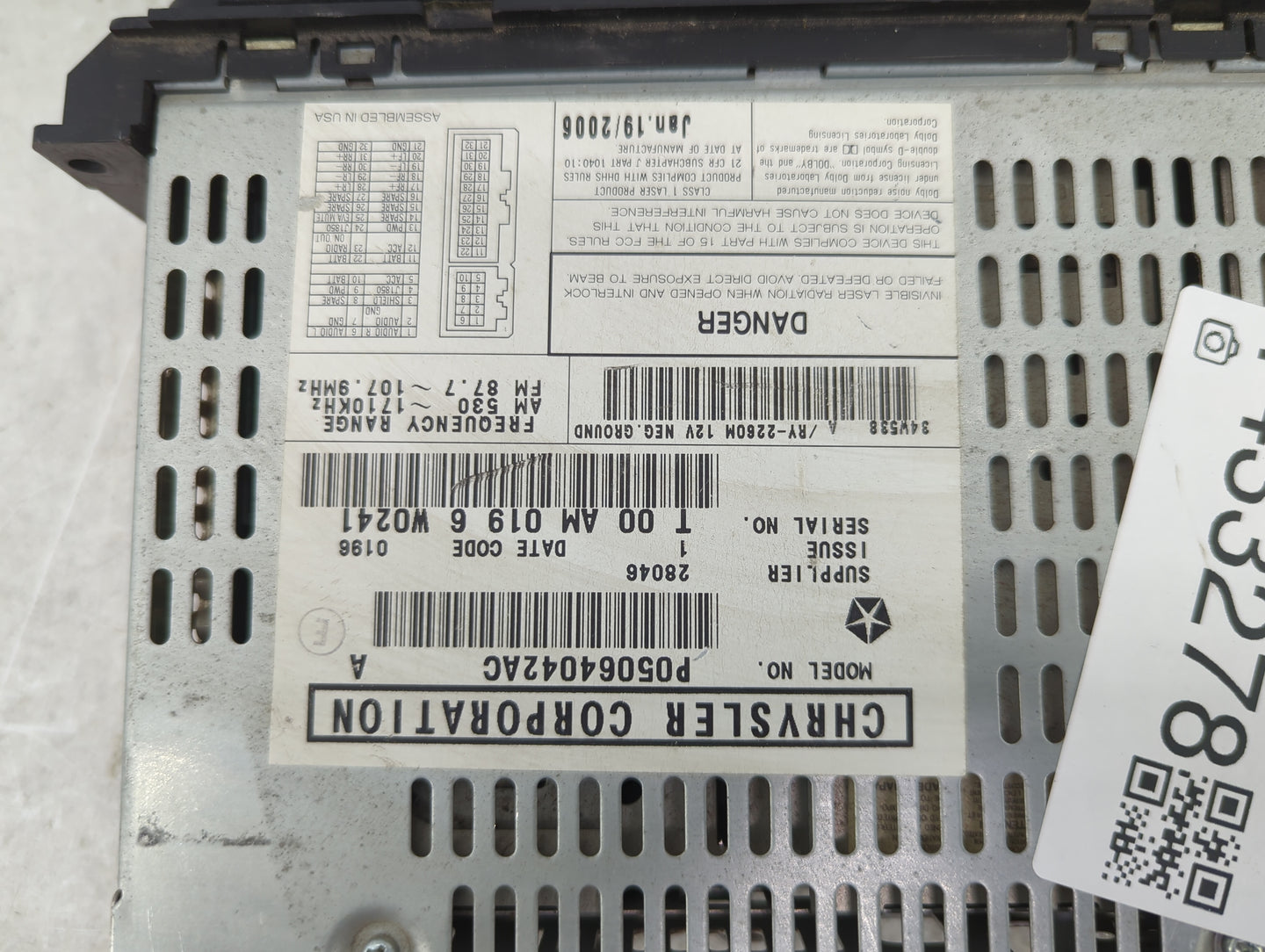 2002-2007 Chrysler Town & Country Radio AM FM Cd Player Receiver Replacement P/N:P05064042AC Fits OEM Used Auto Parts - Oemu