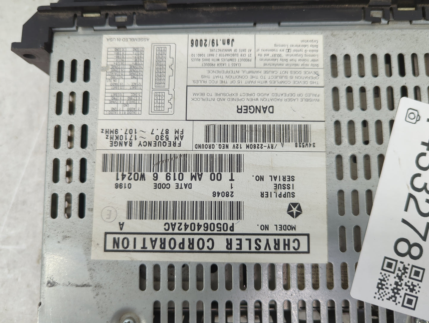 2002-2007 Chrysler Town & Country Radio AM FM Cd Player Receiver Replacement P/N:P05064042AC Fits OEM Used Auto Parts - Oemu