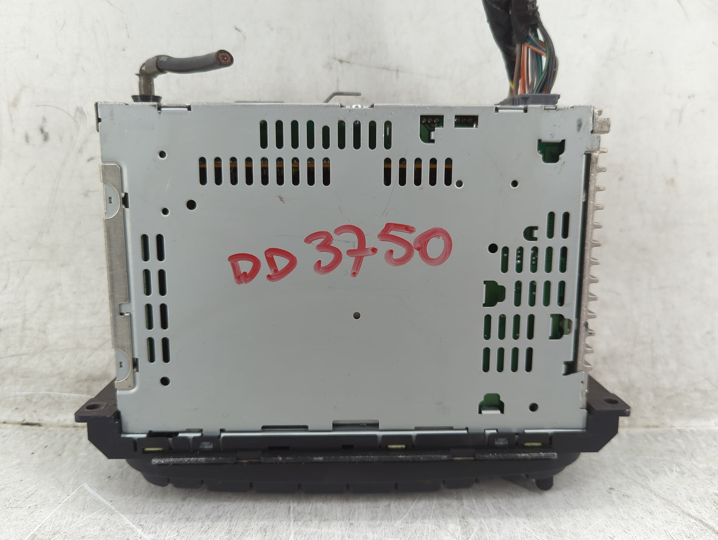2002-2007 Chrysler Town & Country Radio AM FM Cd Player Receiver Replacement P/N:P05064042AC Fits OEM Used Auto Parts - Oemu