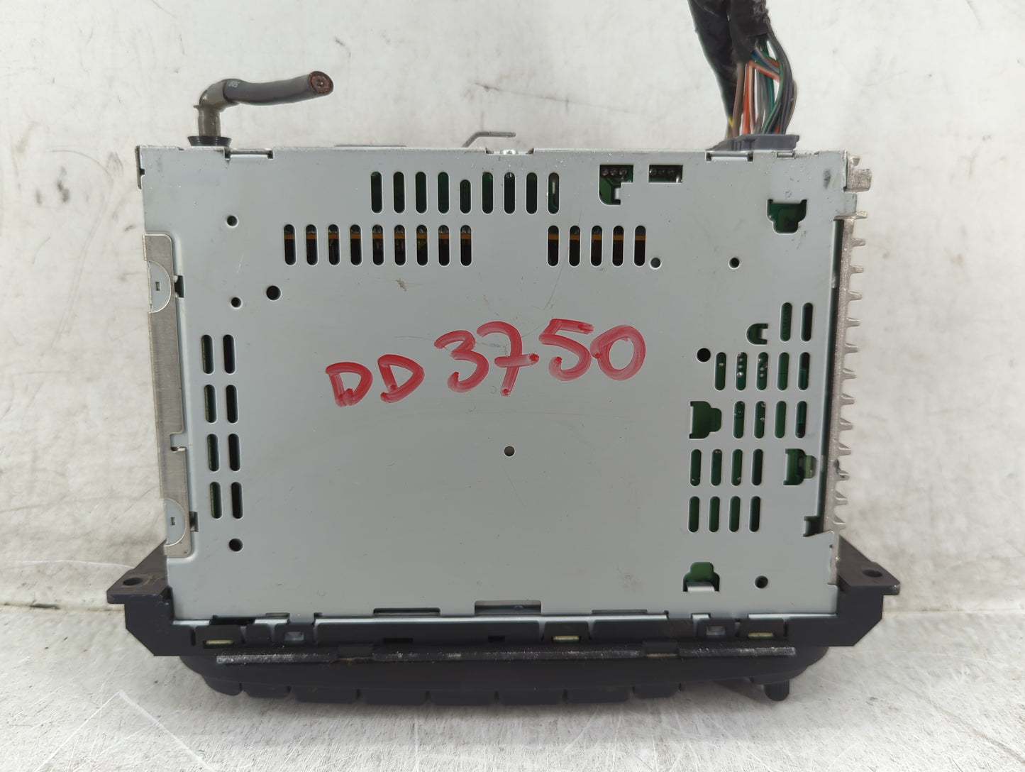 2002-2007 Chrysler Town & Country Radio AM FM Cd Player Receiver Replacement P/N:P05064042AC Fits OEM Used Auto Parts - Oemu