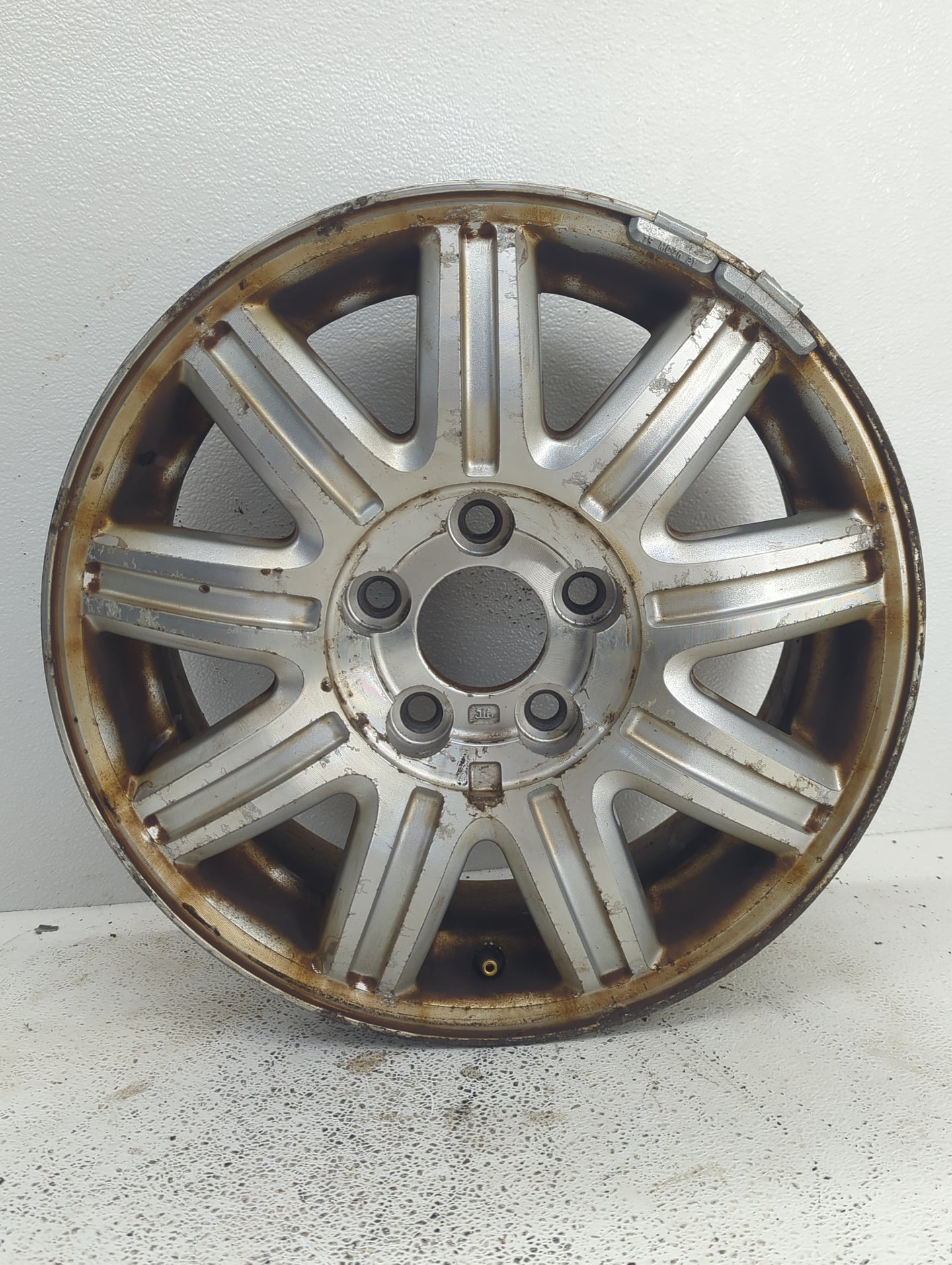 2004-2007 Chrysler Town & Country Oem Wheel Rim - Oemusedautoparts1.com