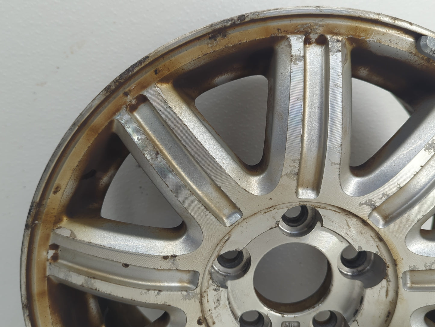 2004-2007 Chrysler Town & Country Oem Wheel Rim - Oemusedautoparts1.com