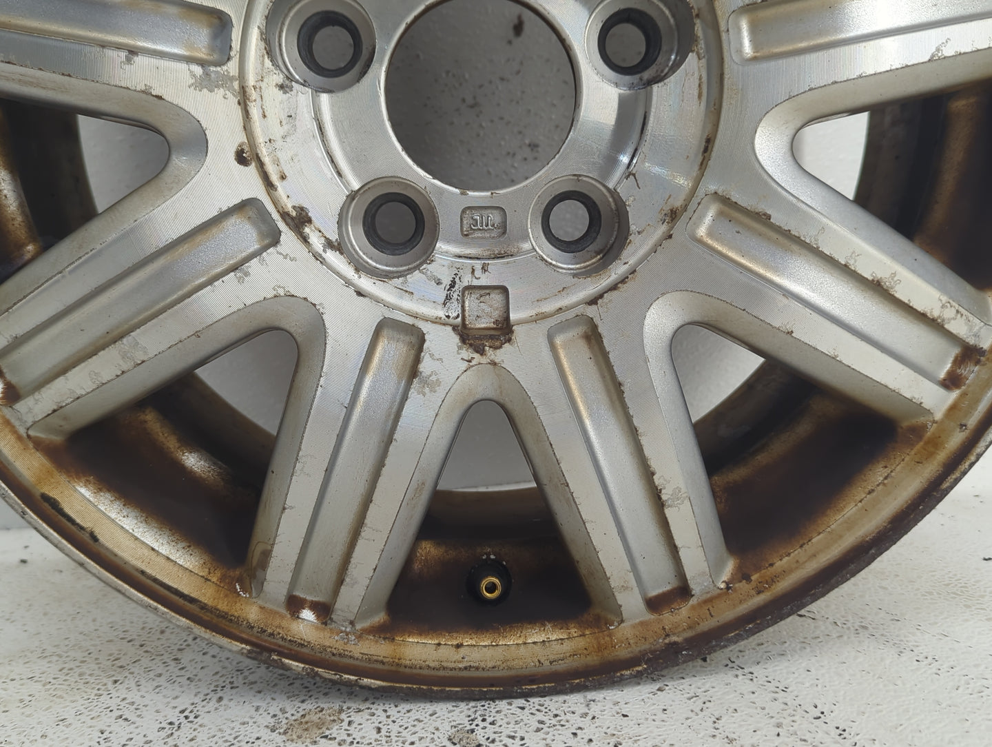 2004-2007 Chrysler Town & Country Oem Wheel Rim - Oemusedautoparts1.com