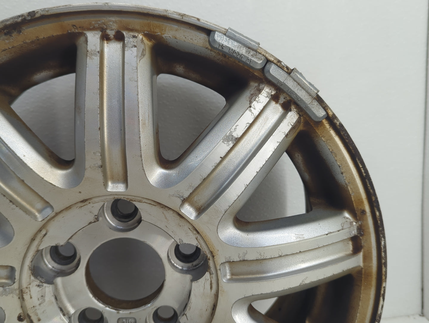 2004-2007 Chrysler Town & Country Oem Wheel Rim - Oemusedautoparts1.com