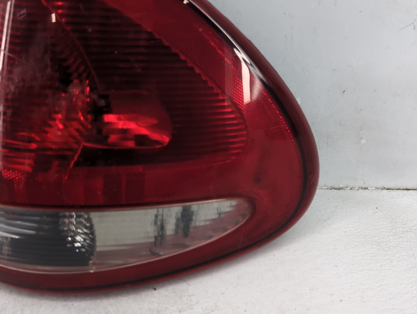2004-2007 Chrysler Town & Country Tail Light Assembly Driver Left OEM Fits Fits 2004 2005 2006 2007 OEM Used Auto Parts - Oe