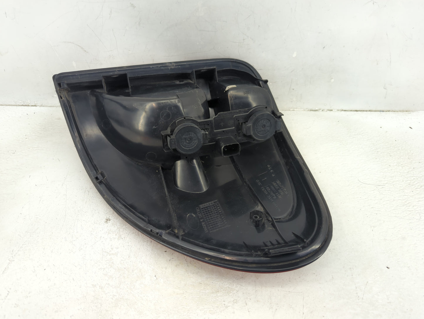 2004-2007 Chrysler Town & Country Tail Light Assembly Driver Left OEM Fits Fits 2004 2005 2006 2007 OEM Used Auto Parts - Oe