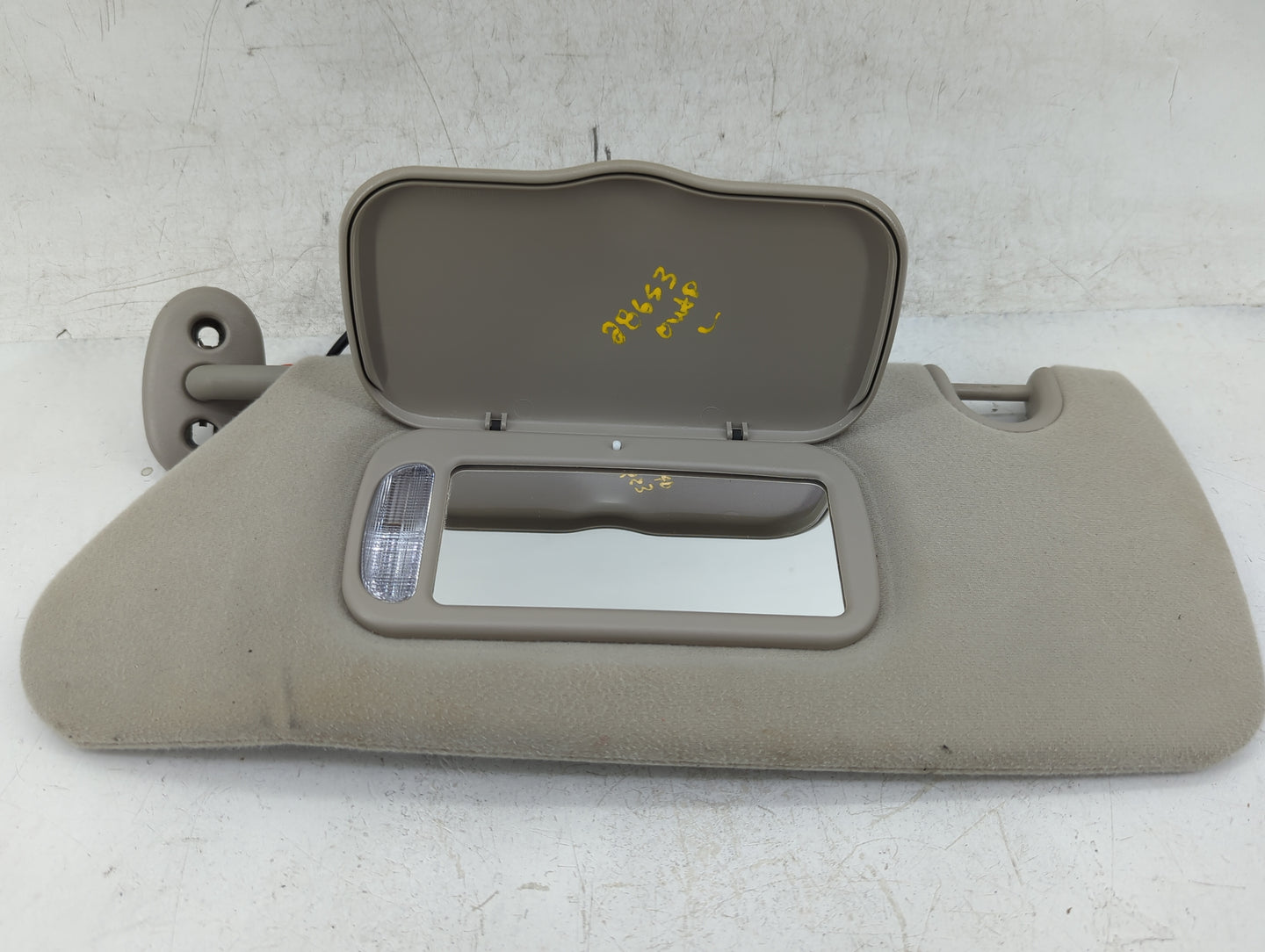 2004-2007 Chrysler Town & Country Sun Visor Shade Replacement Driver Left Mirror Fits Fits 2004 2005 2006 2007 OEM Used Auto